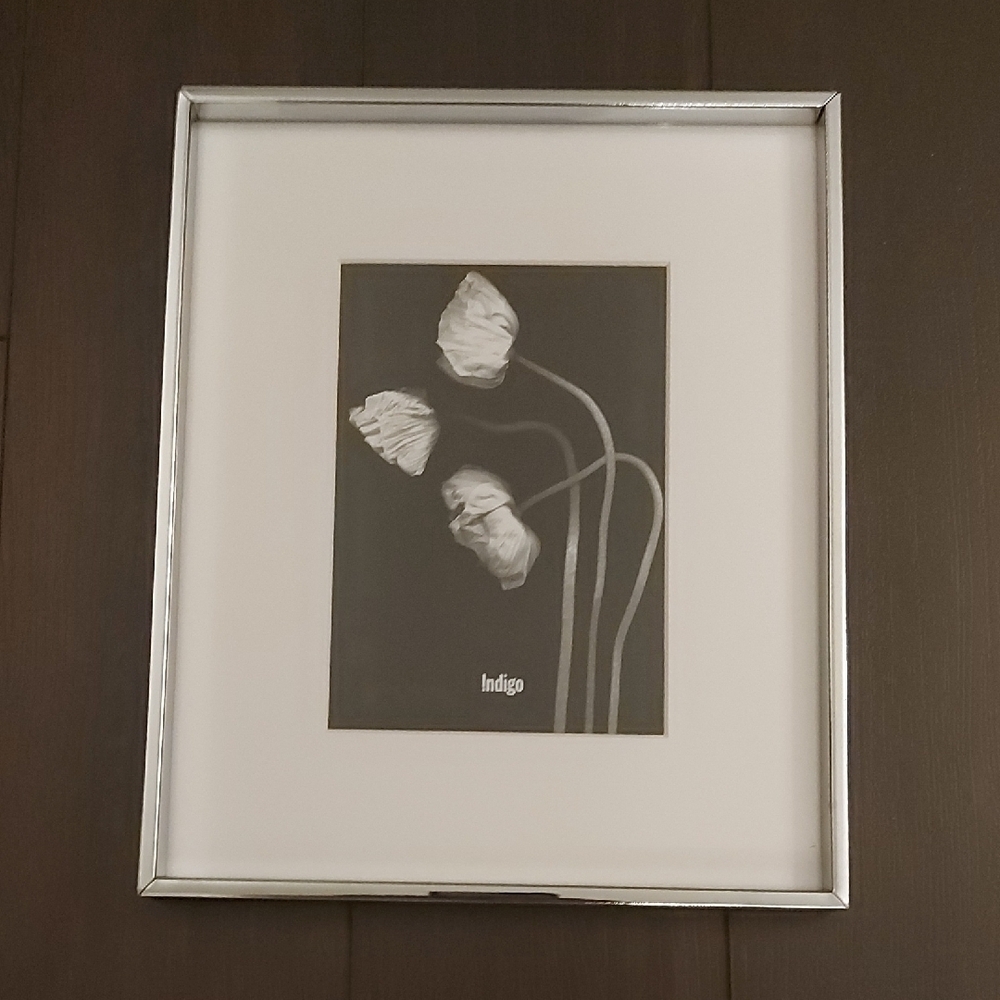Indigo Slim Metallic Gallery Frame - Chrome and White